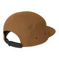Carhartt WIP Backley Cap en color hamilton brown, vista trasera. Gorra de cinco paneles en lona de algodón marrón con correa ajustable negra con cierre de hebilla, ojales metálicos dorados de ventilación y construcción estructurada de lona visible en las costuras de los paneles.