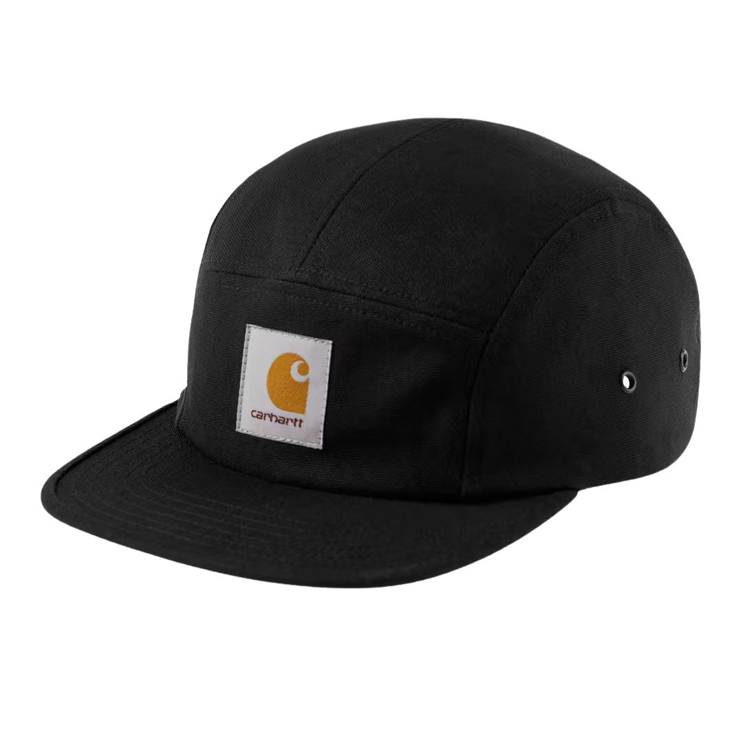 Gorra Carhartt WIP Backley Cap de cinco paneles en color negro black, vista frontal con visera plana y etiqueta frontal.