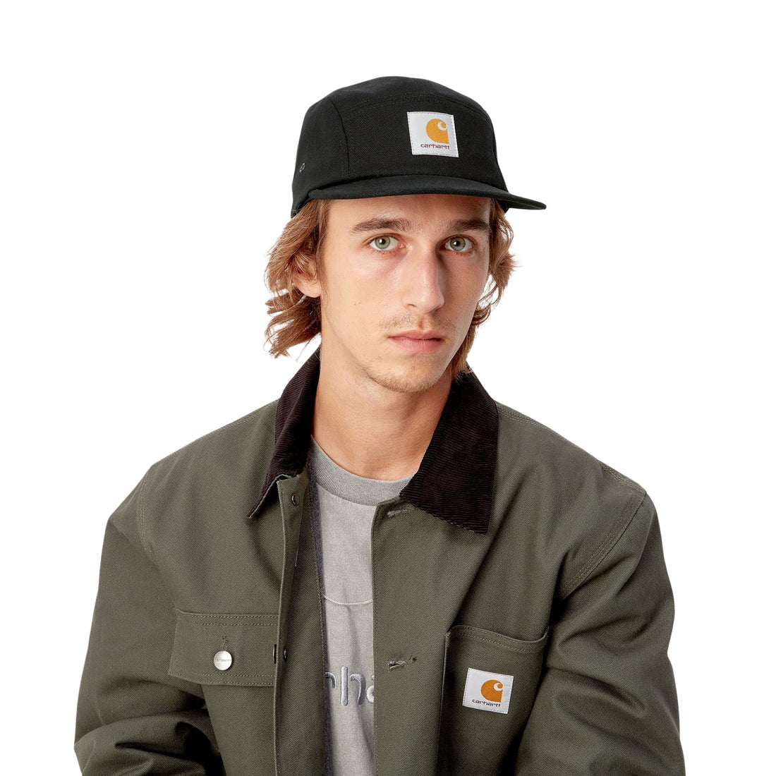 Hombre con gorra Carhartt WIP Backley Cap Negra