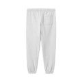 Carhartt WIP Chase Sweat Pant en ash heather, vista trasera plana sobre fondo blanco. Se aprecia el bolsillo trasero con solapa, la cintura elástica y el bajo con puño elástico.