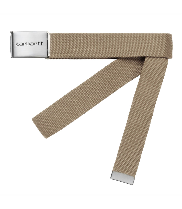 Cinturón Carhartt WIP Clip Belt Chrome en color marrón Hamilton con hebilla metálica grabada con el logo de Carhartt.