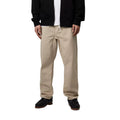 Hombre con el Pantalón resistente Carhartt WIP Flint Pant Wall Garment Dyed