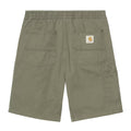 Carhartt WIP Flint Short en color verde leaf teñido en prenda, vista trasera plana. Bermuda de algodón orgánico con cinturilla elástica fruncida, dos bolsillos traseros de parche con costuras reforzadas, bolsillo para herramientas en la pierna derecha y etiqueta cuadrada tejida Carhartt WIP centrada en la parte trasera.