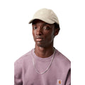 Modelo vistiendo la gorra Carhartt WIP Harlem Cap en color Wall, vista frontal.