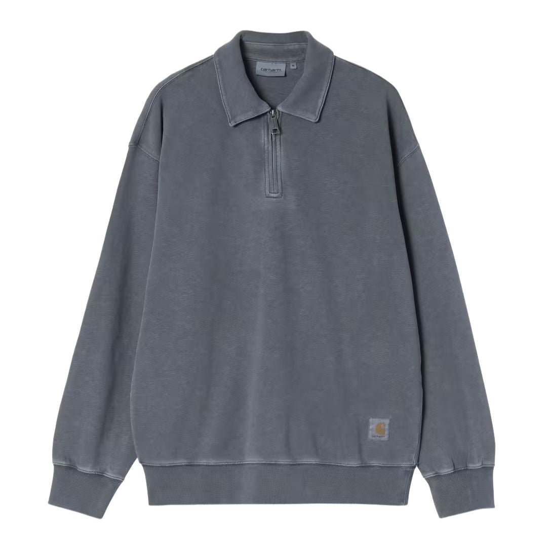 Carhartt WIP Harper Polo carbon garment dyed, vista delantera: cuello vuelto con cremallera, punto de algodón pesado en gris azulado, etiqueta cuadrada tejida en bajo izquierdo, corte balloon fit.