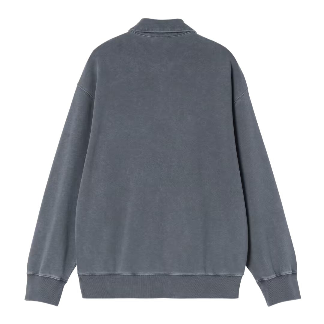 Carhartt WIP Harper Polo carbon garment dyed, vista trasera: punto de algodón pesado en gris azulado, hombros caídos, bajo acanalado y puños ribeteados, corte balloon fit.