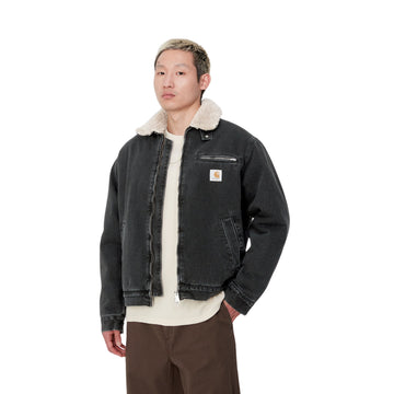 Hombre con la Chaqueta Carhartt WIP Herald Jacket Negra