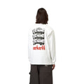 Carhartt WIP L/S Framework T-Shirt White, vista trasera sobre modelo con pantalón marrón, mostrando el estampado gráfico de coches y el logo 