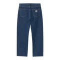 Pantalón vaquero Carhartt WIP Landon en azul stone washed, vista trasera plana sobre fondo blanco con el Square Label de Carhartt en el bolsillo derecho.