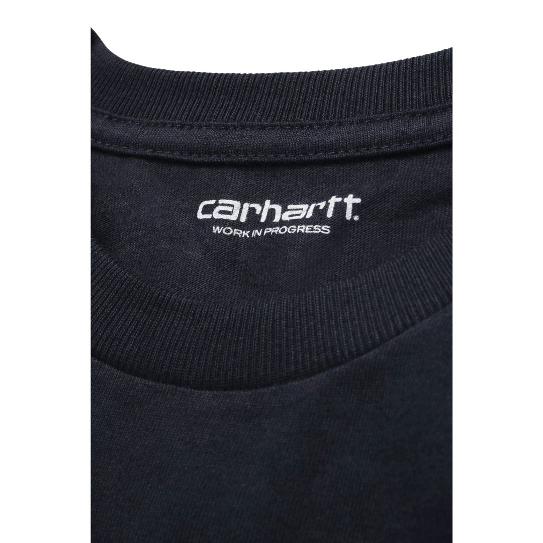 Camiseta de manga larga Carhartt WIP L/S Chase T-Shirt en color dark navy gold, cuello redondo con etiqueta interior Carhartt Work in Progress.