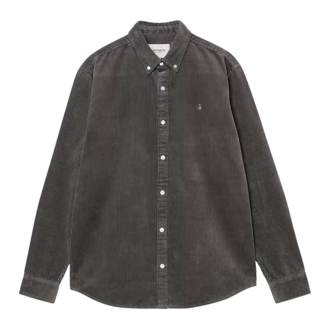 Camisa de pana Carhartt Madison de manga larga en color gris oscuro, vista trasera completa con canesú, pliegue central en la espalda y puños con botón de nácar sobre fondo blanco.