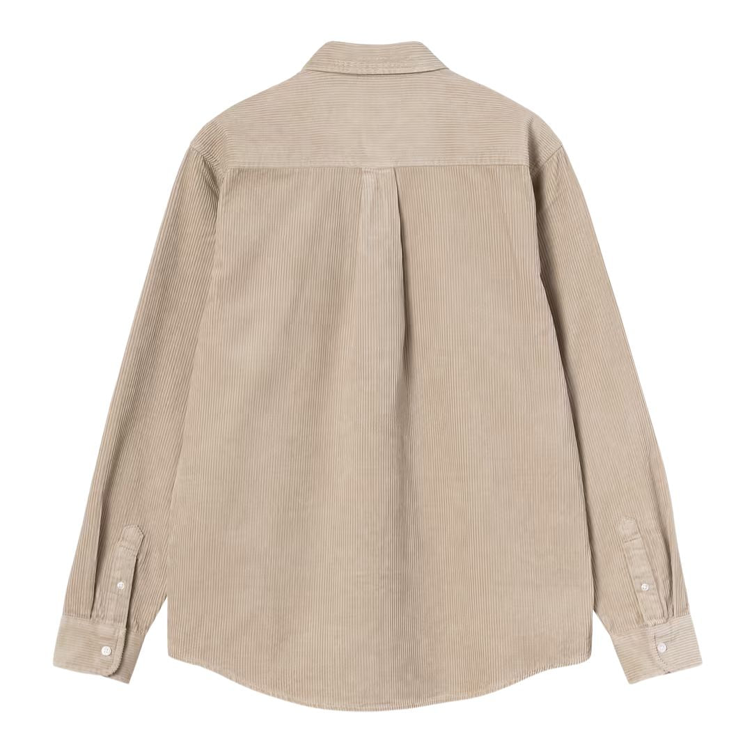 Camisa de pana Carhartt Madison de manga larga en color beige, vista trasera completa con canesú, pliegue central en la espalda y puños abotonados sobre fondo blanco.
