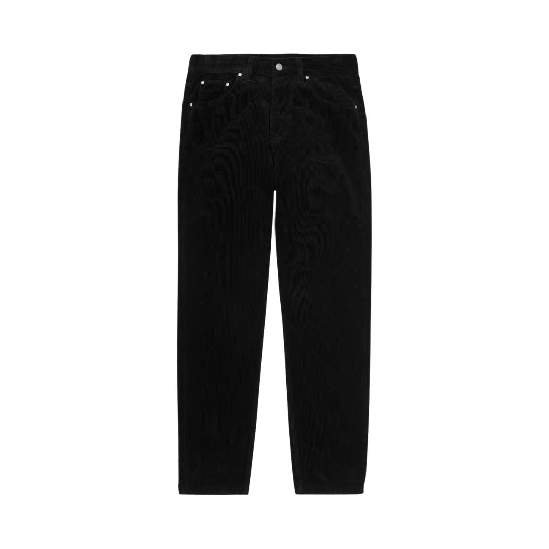 Vista frontal del pantalón de pana Carhartt WIP Newel Pant en color negro sobre fondo blanco, con cinco bolsillos, cintura normal y pernera de corte relaxed tapered hasta el bajo.