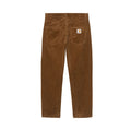 Vista trasera del pantalón de pana Carhartt WIP Newel Pant en color marrón cámel sobre fondo blanco, con dos bolsillos traseros y la etiqueta Carhartt WIP tejida en el bolsillo derecho.
