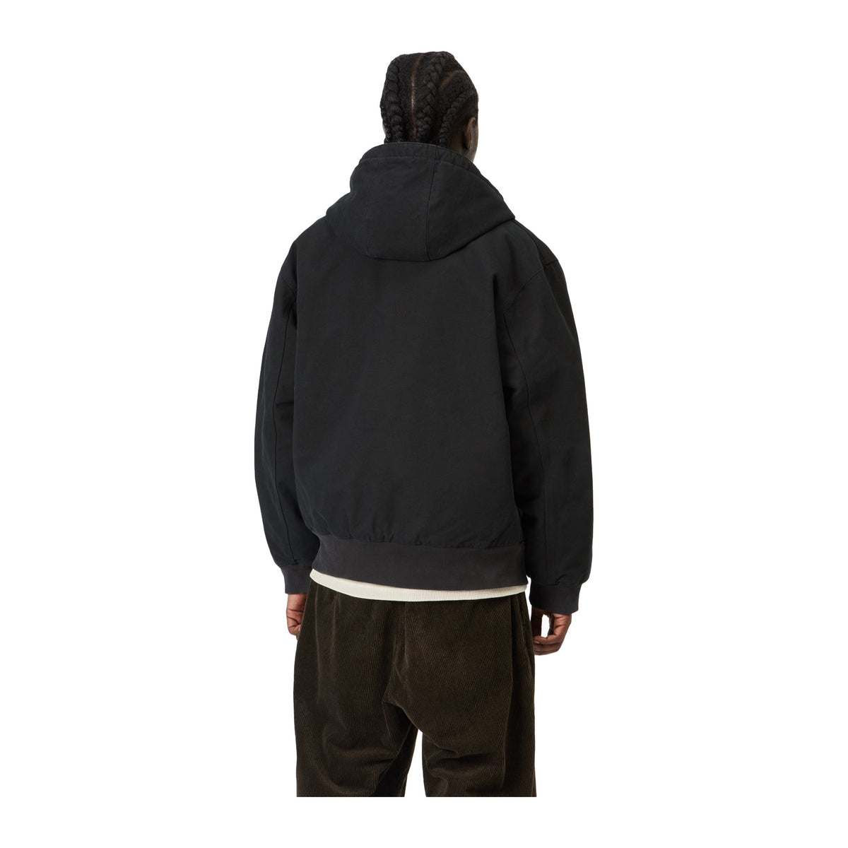 Vista trasera de modelo con la chaqueta con capucha Carhartt WIP OG Active Jacket en color Black, lona lisa con banda inferior de punto, sobre fondo blanco liso.