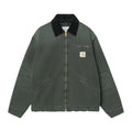 Chaqueta acolchada Carhartt WIP OG Detroit Jacket en color Raven / Black, vista frontal con cuello de pana, cremallera, bolsillo en el pecho con etiqueta y bolsillos de ojal.