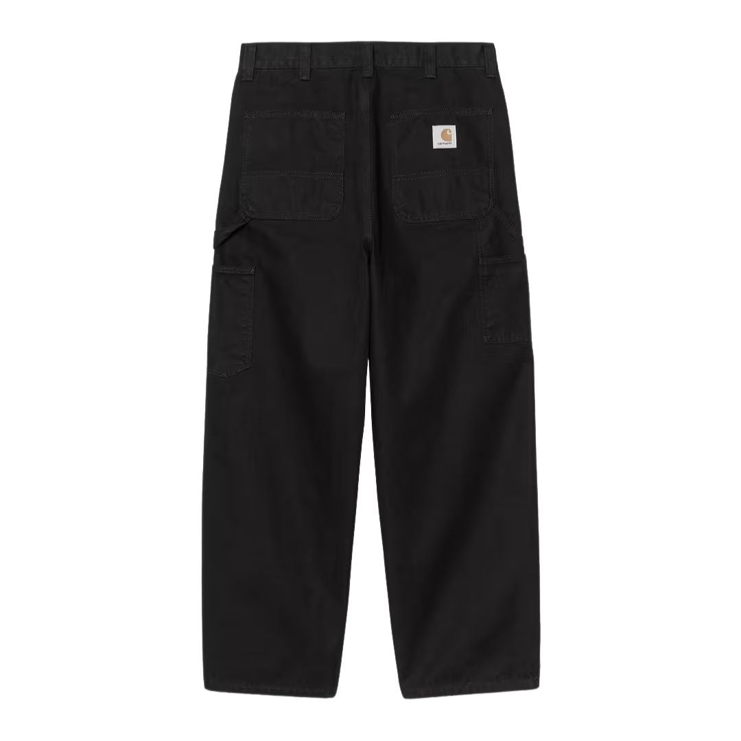 Carhartt WIP OG Single Knee Black Stone Washed vista trasera pantalón negro bolsillo trasero etiqueta cuadrada.