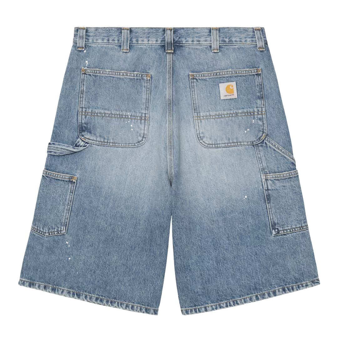 Carhartt WIP OG Single Knee Short azul destroy wash, vista trasera producto plano, bolsillos grandes traseros, Square Label tejida y toques de pintura splatter.