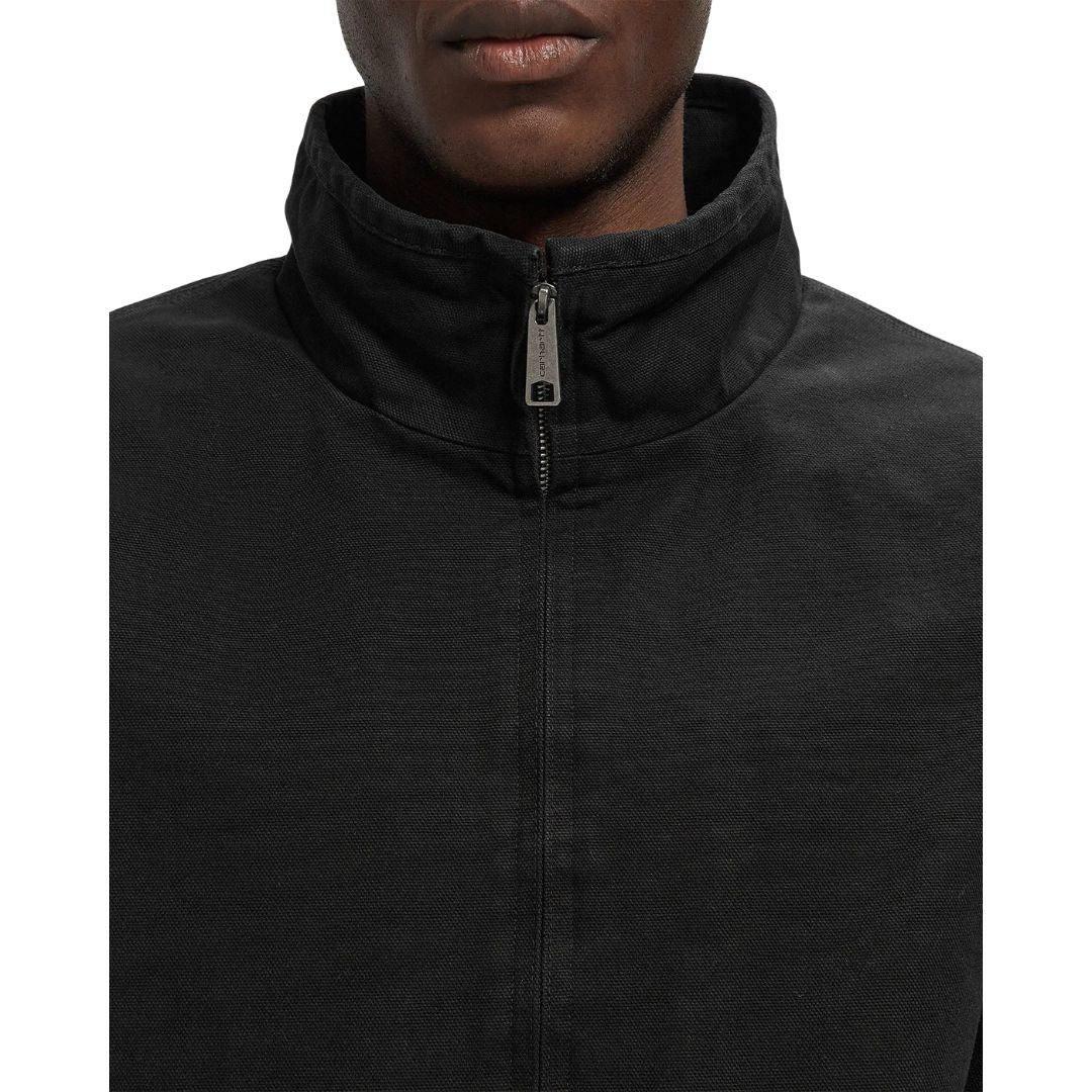 Detalle del cuello alto y la cremallera de la Carhartt WIP Ravon Jacket en color Black Heavy Stone Wash.