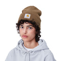 Mujer con el gorro Carhartt WIP Short Watch Hat Marrón