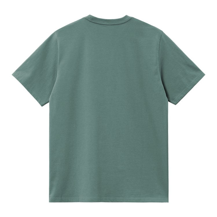 Espalda de la Camiseta básica de manga corta Carhartt WIP S/S Chase T-Shirt Verde plateado con el logo Carhartt bordado en dorado en el pecho