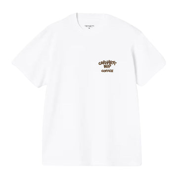 Carhartt WIP S/S Coffee Break T-Shirt en color blanco, vista frontal plana. Camiseta de algodón orgánico de peso medio con cuello redondo, manga corta y estampado gráfico en el pecho izquierdo con el texto "Carhartt WIP / Coffee" en tipografía bubble en marrón. Corte loose fit.