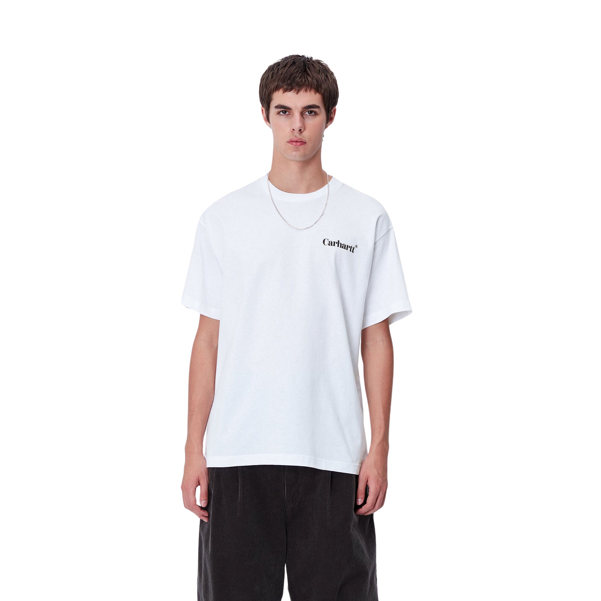 Hombre con la camiseta de manga corta Carhartt WIP S/S Fold Duck T-Shirt Blanca con el logo carhartt estampado en el pecho