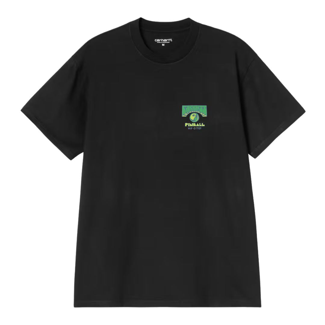 Carhartt WIP S/S Pinball T-Shirt negra, vista delantera: estampado gráfico pequeño en el pecho izquierdo con logo Carhartt WIP Pinball ©1989 en verde y azul, cuello redondo, etiqueta interior visible.