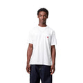 Carhartt WIP S/S Pocket Heart T-Shirt white vista frontal camiseta manga corta bolsillo con etiqueta corazón tejida.