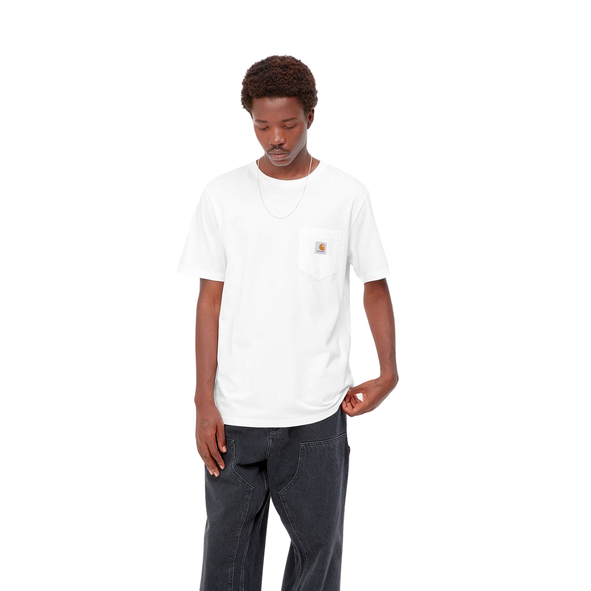 Hombre con la camiseta básica de manga corta con bolsillo Carhartt WIP S/S Pocket T-Shirt Blanca