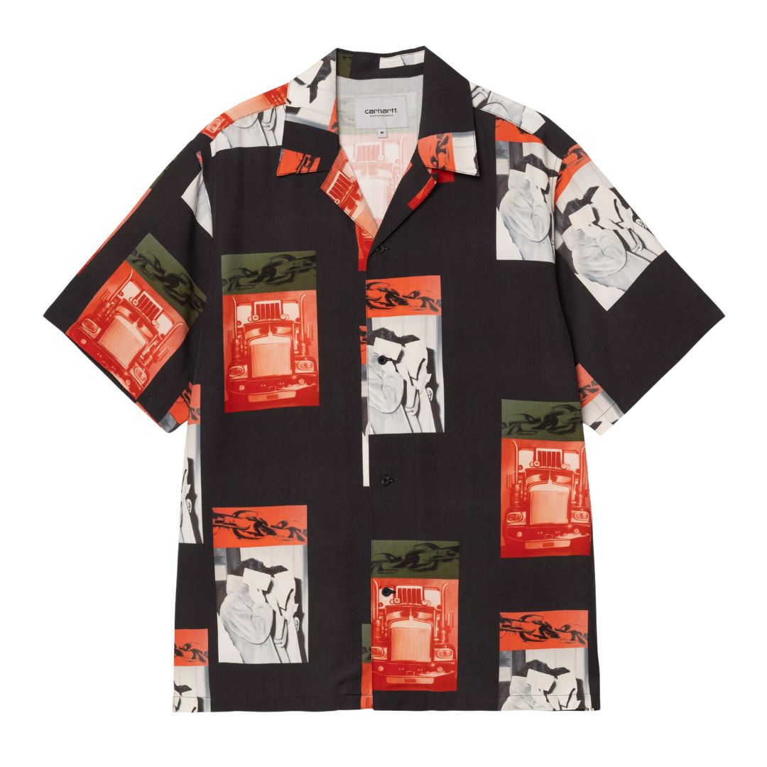Carhartt WIP S/S Sean Hamilton Shirt Sean Hamilton Print Black vista frontal, camisa streetwear de manga corta con estampado gráfico integral, cuello bowling y cierre de botones en viscosa ligera.