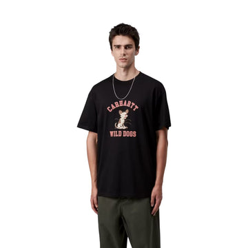 Modelo vistiendo camiseta Carhartt WIP S/S Wild Dog T-Shirt negra, vista trasera sin estampado.