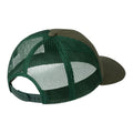 Carhartt WIP Take Off Trucker Cap en color leaf, vista trasera. Gorra trucker de cinco paneles con panel delantero en sarga verde oliva, malla trasera en verde oscuro y cierre snapback ajustable en verde oscuro.