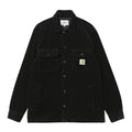Vista frontal de la chaqueta Carhartt WIP Whitsome Shirt Jac en color Black con bolsillos superiores y logo Carhartt.