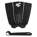 Grip de surf Creatures of Leisure Griffin Colapinto Signature black: vista completa de las 3 piezas negras con patrón Diamond Loc II, logo blanco, Alpine Kick de 30 mm y arch bar de 7 mm.