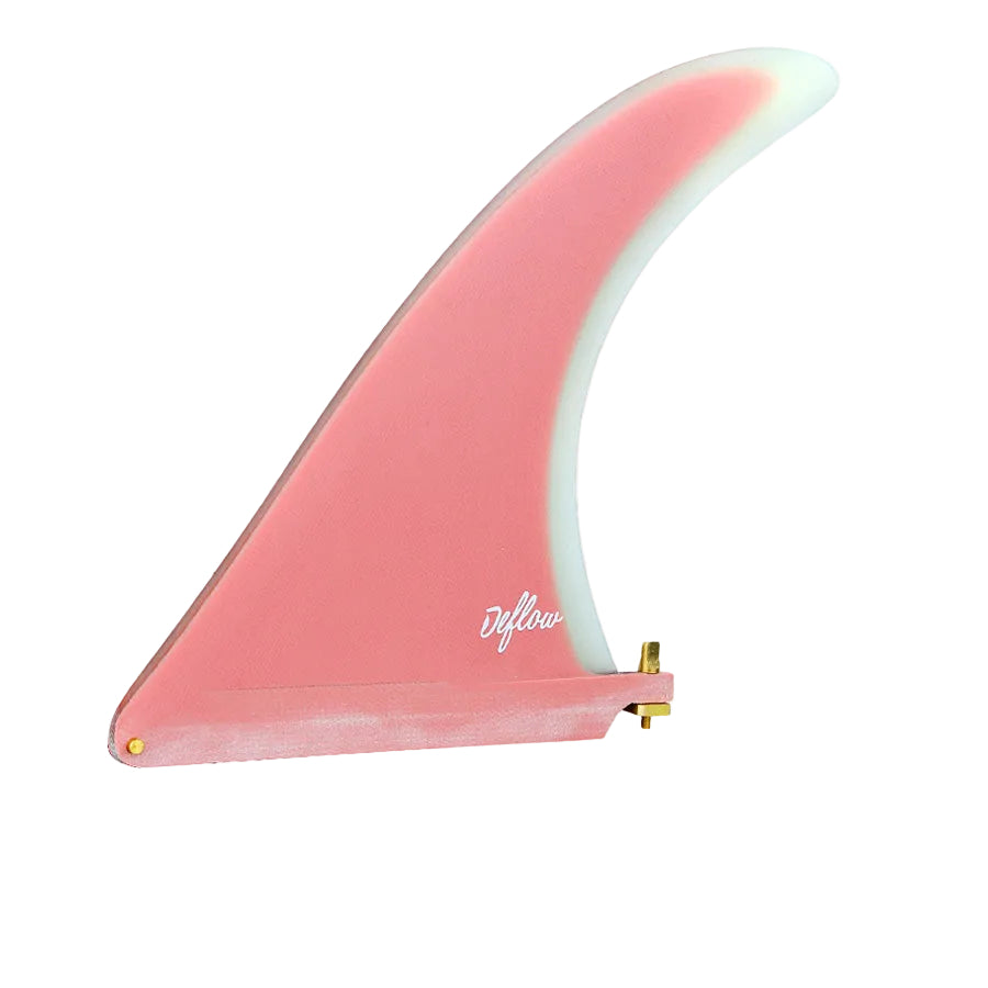 Vista de perfil de la quilla Deflow Cream 9" Pink mostrando el rake hacia atrás y el foil de la aleta en fibra de vidrio rosa sobre fondo blanco.