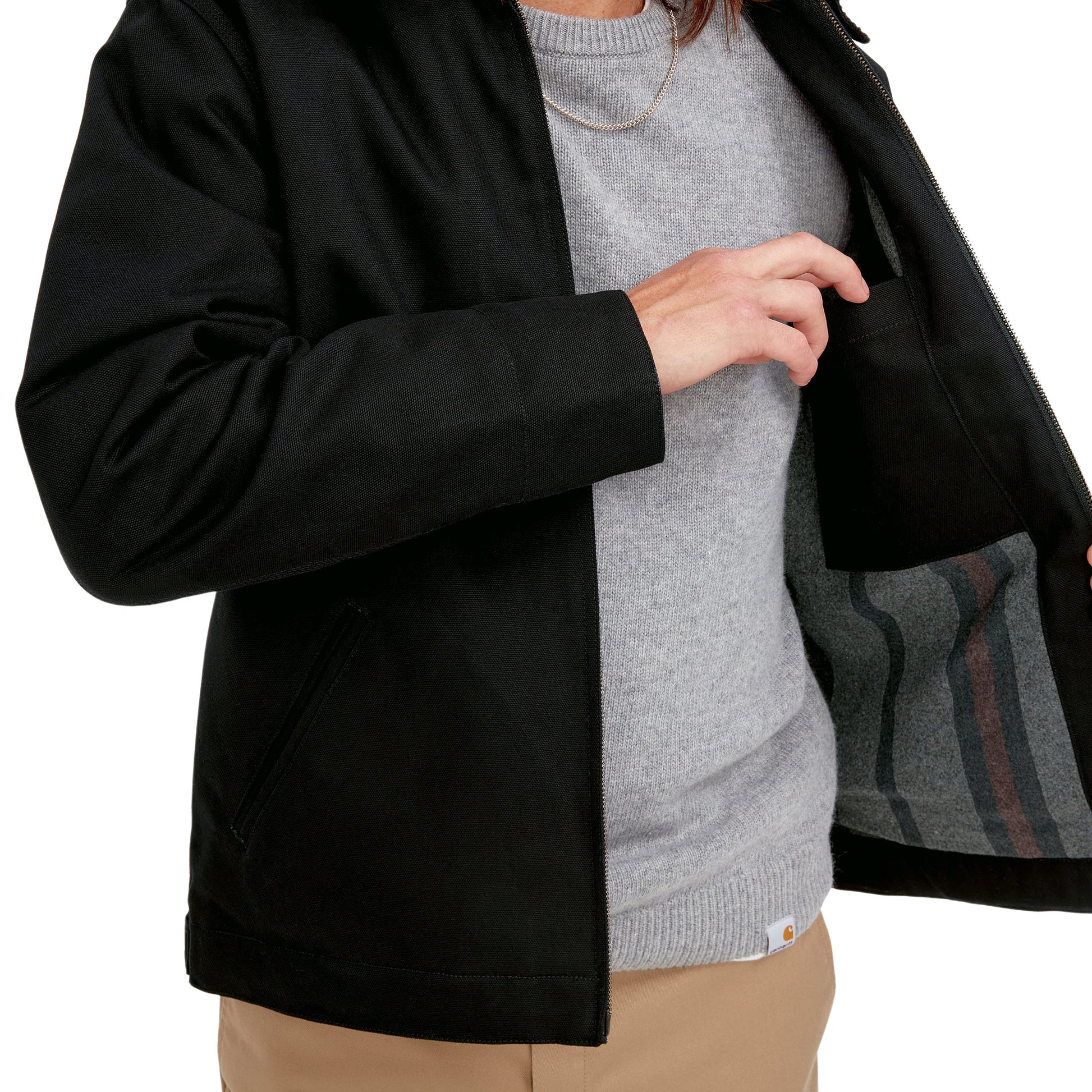 Bolsillo interior de la Chaqueta clásica y resistente Carhartt WIP Detroit Jacket Negra con las solapas negras