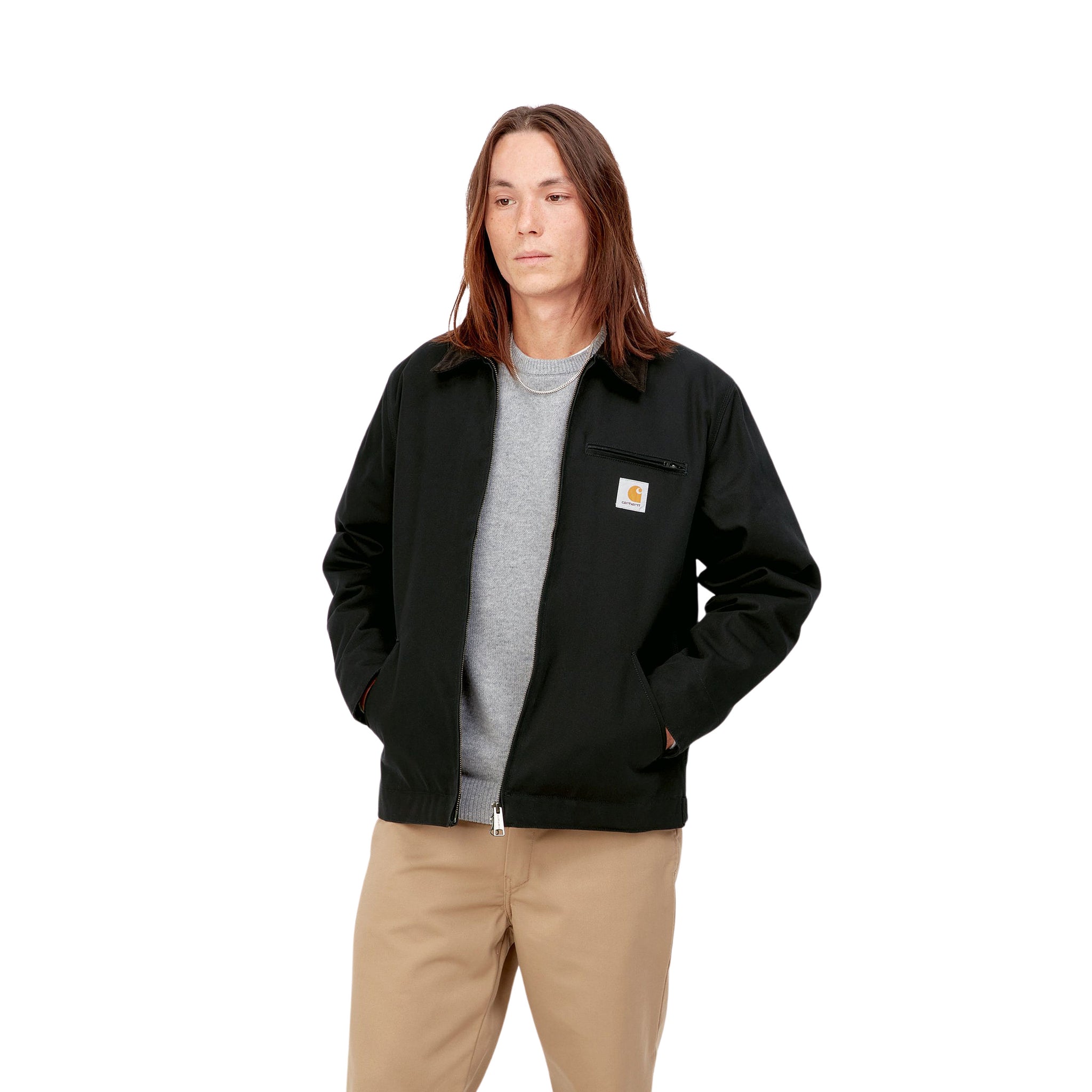 Mujer con la Chaqueta clásica y resistente Carhartt WIP Detroit Jacket Negra con las solapas negras