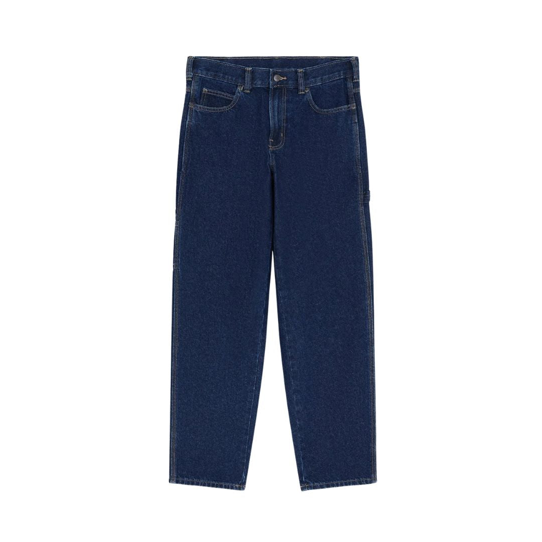 Vaqueros Dickies 993 Regular Tapered Carpenter en color dark indigo, vista frontal en plano sobre fondo blanco con cinco bolsillos, botón metálico y costuras en contraste.
