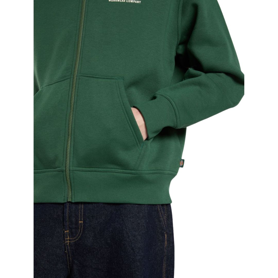 Detalle del bolsillo lateral de la sudadera con cremallera Dickies Bolivar FZ Hoodie Pine Needle Green.