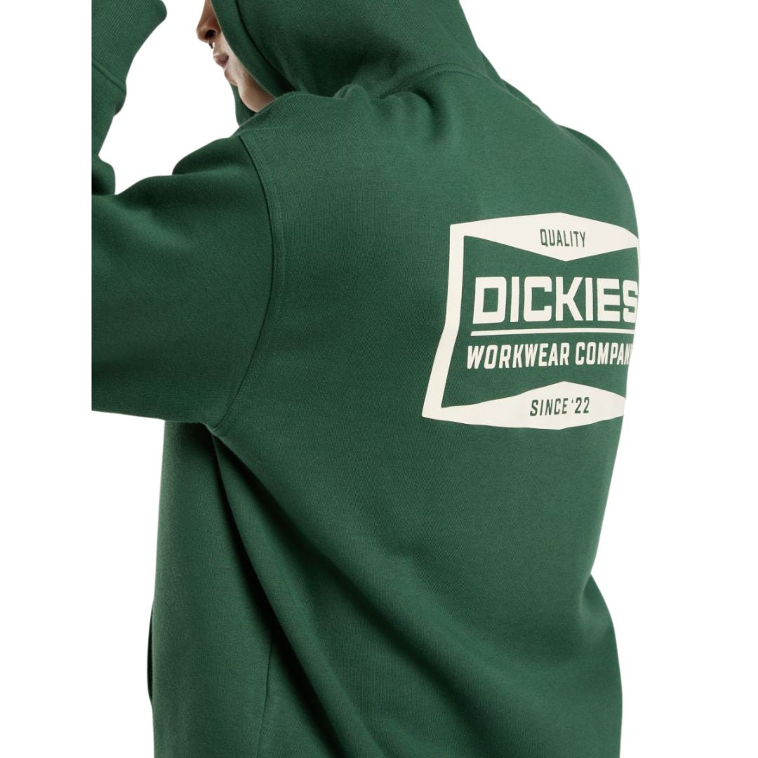 Detalle del estampado trasero en relieve Dickies Workwear Company de la sudadera Bolivar FZ Pine Needle Green.