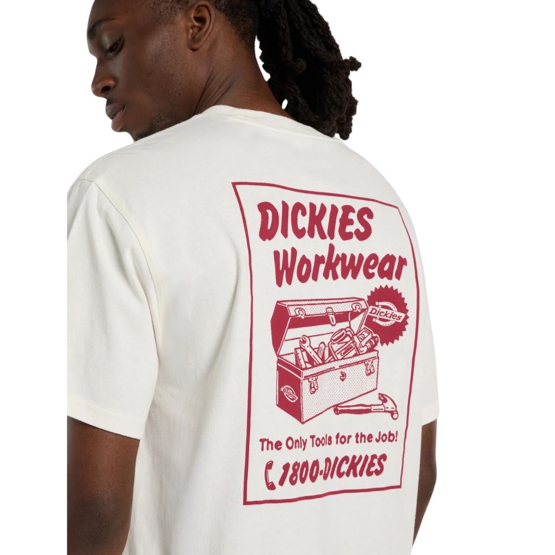 Vista trasera de la camiseta Dickies Dry Ridge SS Tee color egret con ilustración workwear.