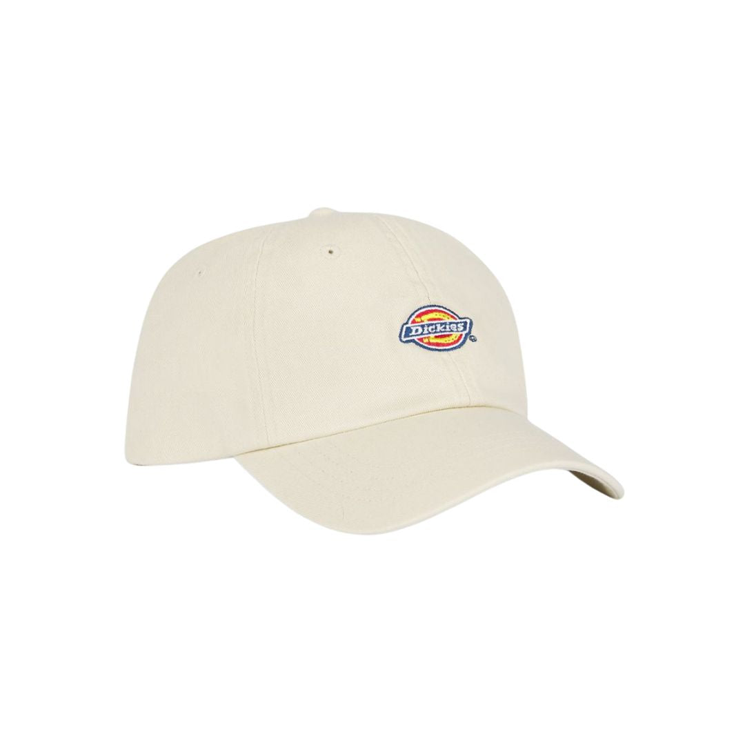 Gorra Dickies Hardwick beige Whitecap Gray en diseño clásico de 6 paneles con logotipo Dickies.