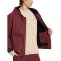 Modelo mostrando interior de la chaqueta Dickies Hilham Hooded Canvas color Andorra abierta.