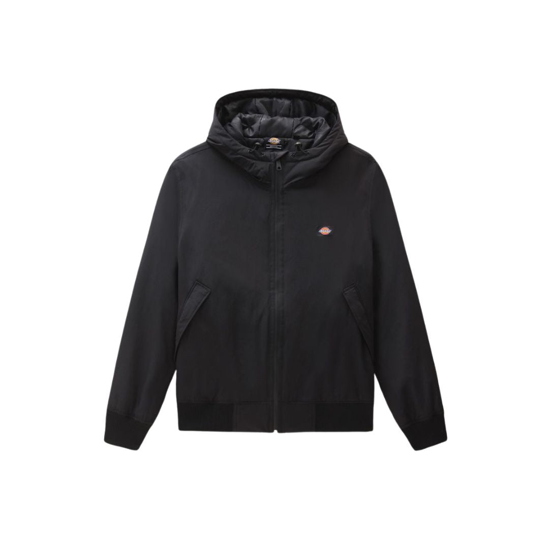 Chaqueta Dickies New Sarpy color negro vista frontal completa con capucha.