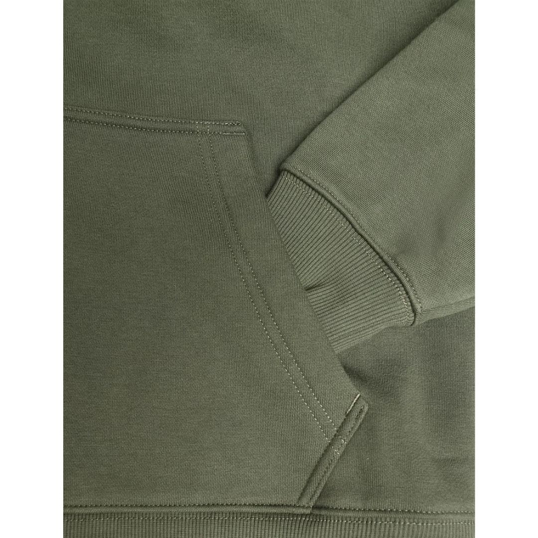 Detalle del bolsillo canguro y del puño de canalé de la sudadera con capucha Dickies Oakport Zip Hoodie verde Deep Depth, con costuras a tono y tejido de felpa.