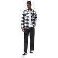 Vista trasera de la camisa de franela Dickies Sacramento negra y blanca a cuadros, corte recto y manga larga.