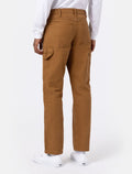 Hombre con los pantalones Dickies Carpenter Duck Canvas Marrón Pato posterior