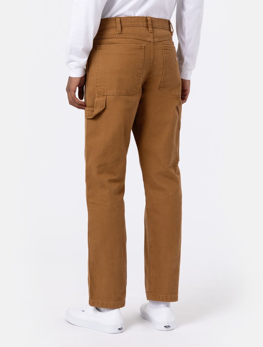 Hombre con los pantalones Dickies Carpenter Duck Canvas Marrón Pato posterior