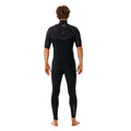Traje de surf de primavera Rip Curl E-Bomb 2/2 negro, vista trasera completa en hombre, con logo Rip Curl en pantorrilla, panel chevron en espalda y cuello sin cremallera.